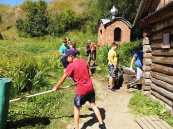 Волонтерская акция на родничке