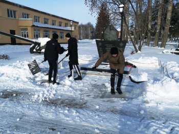 Волонтеры 9а в благоустройстве памятных мест