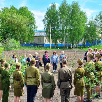 МИТИНГ В САДУ ПОБЕДЫ